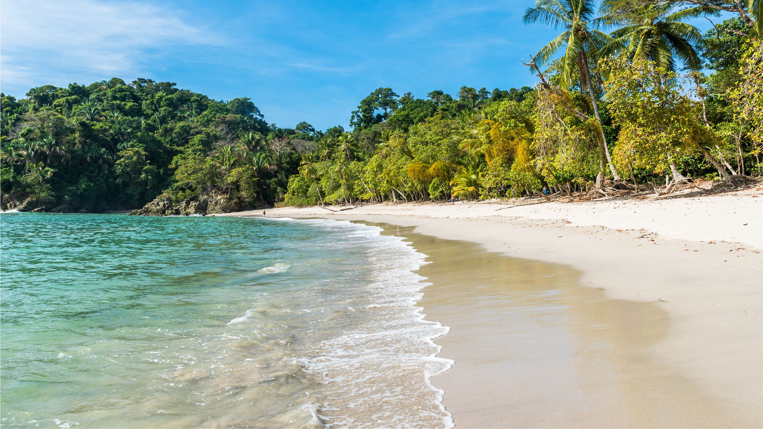 Playa paradisíaca con arena blanca y aguas turquesas. sin embargo